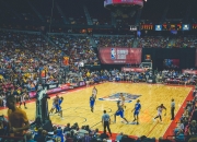 开云棋牌-波兰铁骑稳如磐石，萨卡破茧成蝶—当团队坚韧遇上个人闪耀