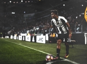 开云官网-绿茵场上的逆转与乒乓台前的纪录，体育精神的双重奏