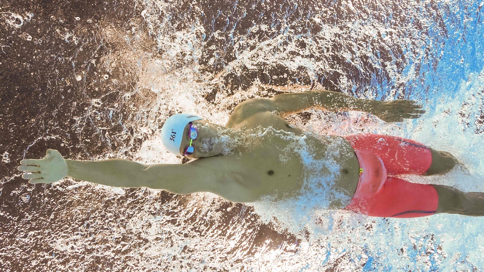 从墨西哥制霸比利时看现代足球战术革命，莱万式攻防转换核心的崛起