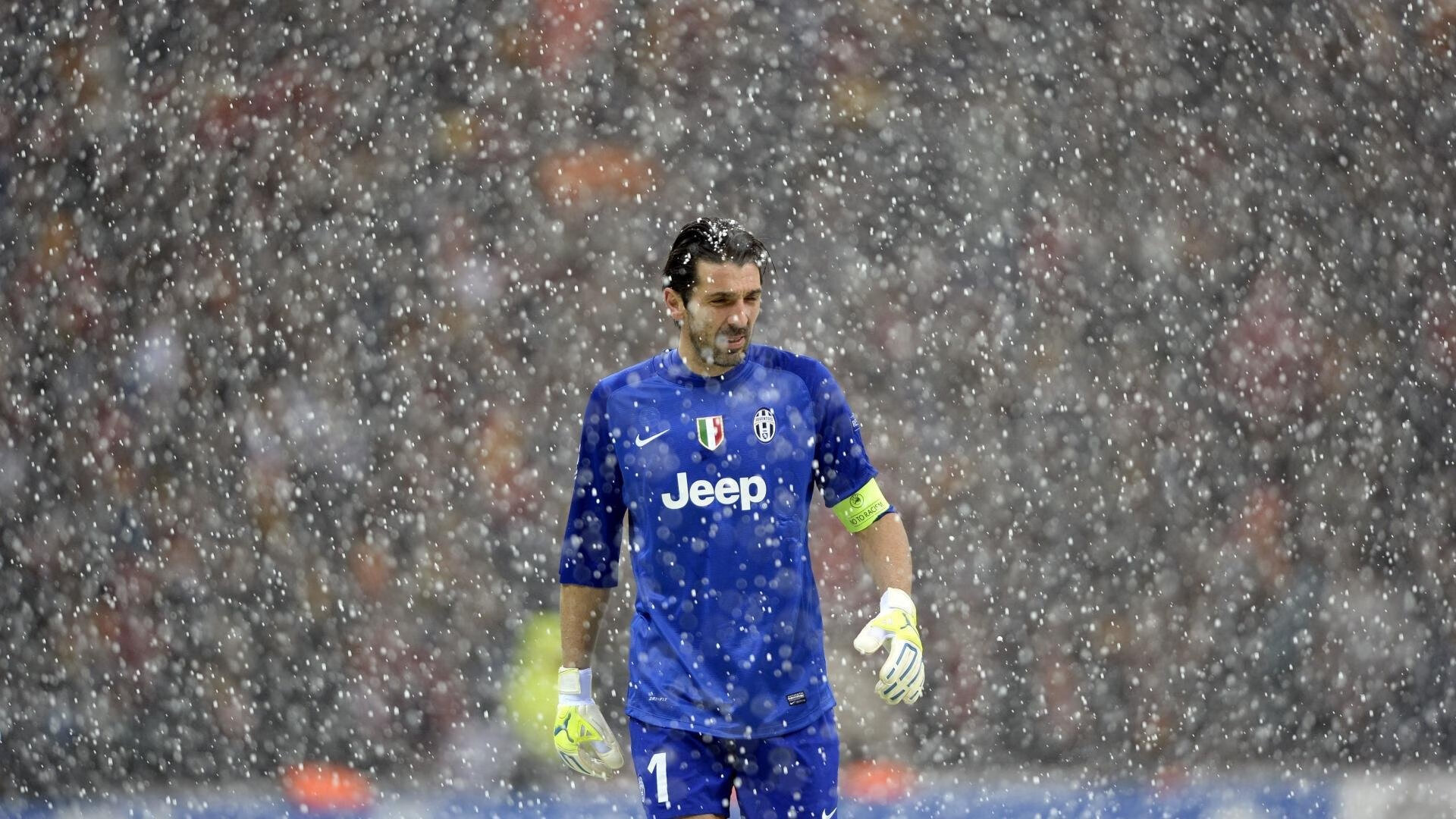 巴雷拉爆发一锤定音，秘鲁绝境争冠战险胜丹麦